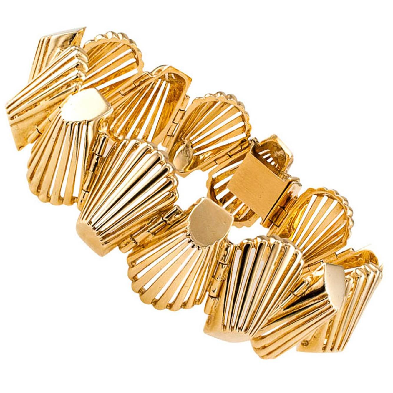 1960s Abstract Shell-Shaped Gold Link Bracelet