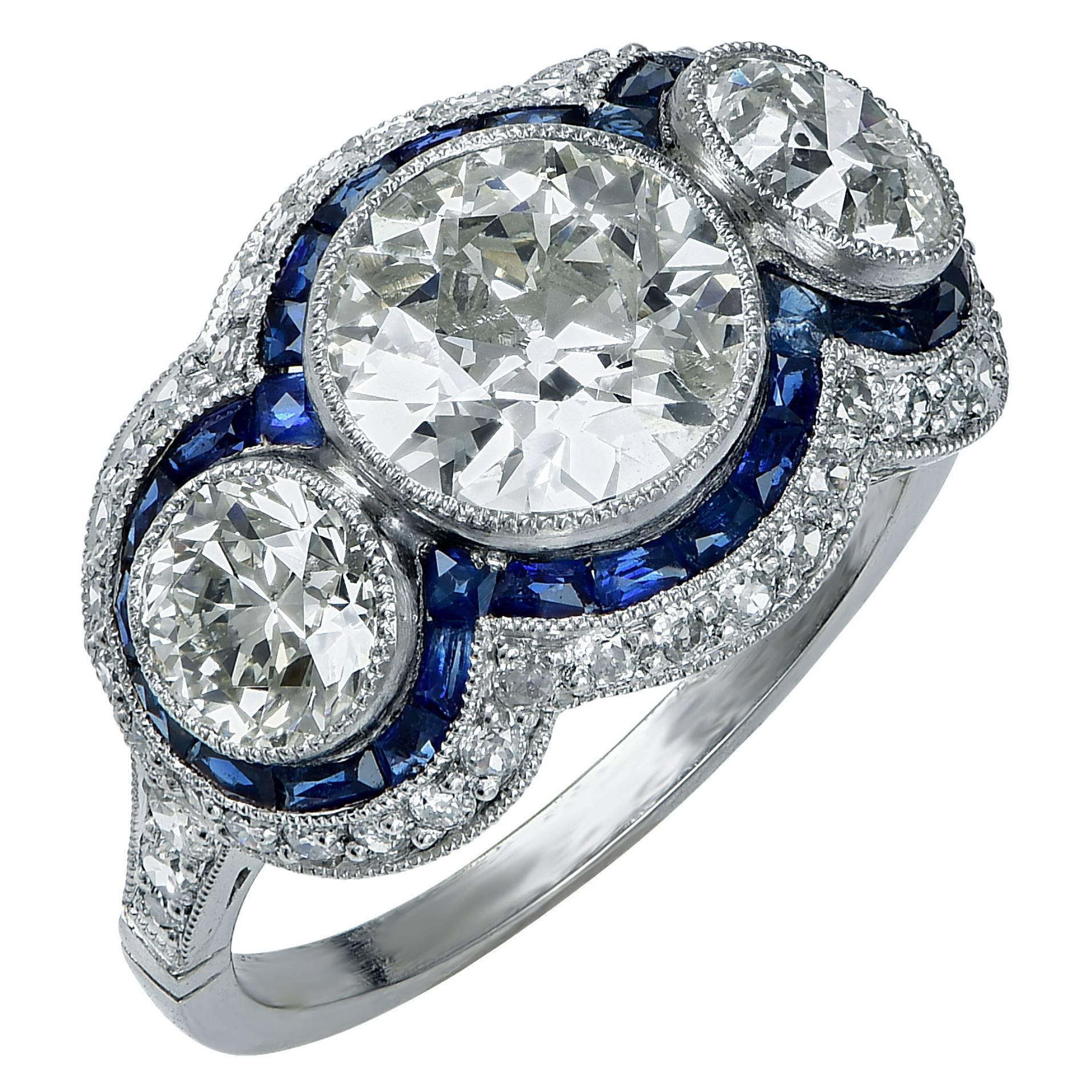 3.74 Karat Diamant Saphir Platin Drei Stein Ring