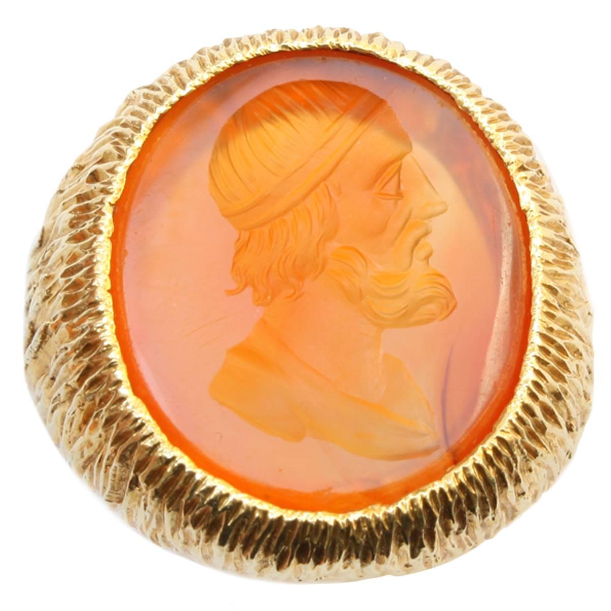 Van Cleef 
Arpels Intaglio-Goldring