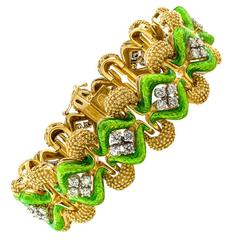 La Triomphe Pistachio-Green Enamel Diamond Gold Bracelet 11
