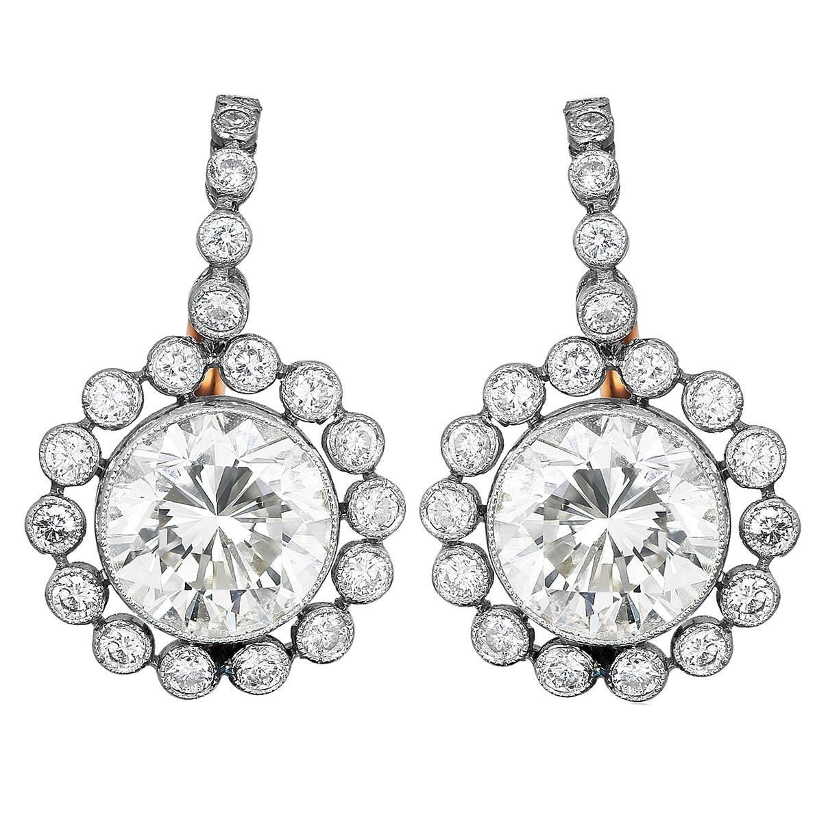 3.19 Carats Diamonds Platinum Flower Motif Drop Earrings For Sale