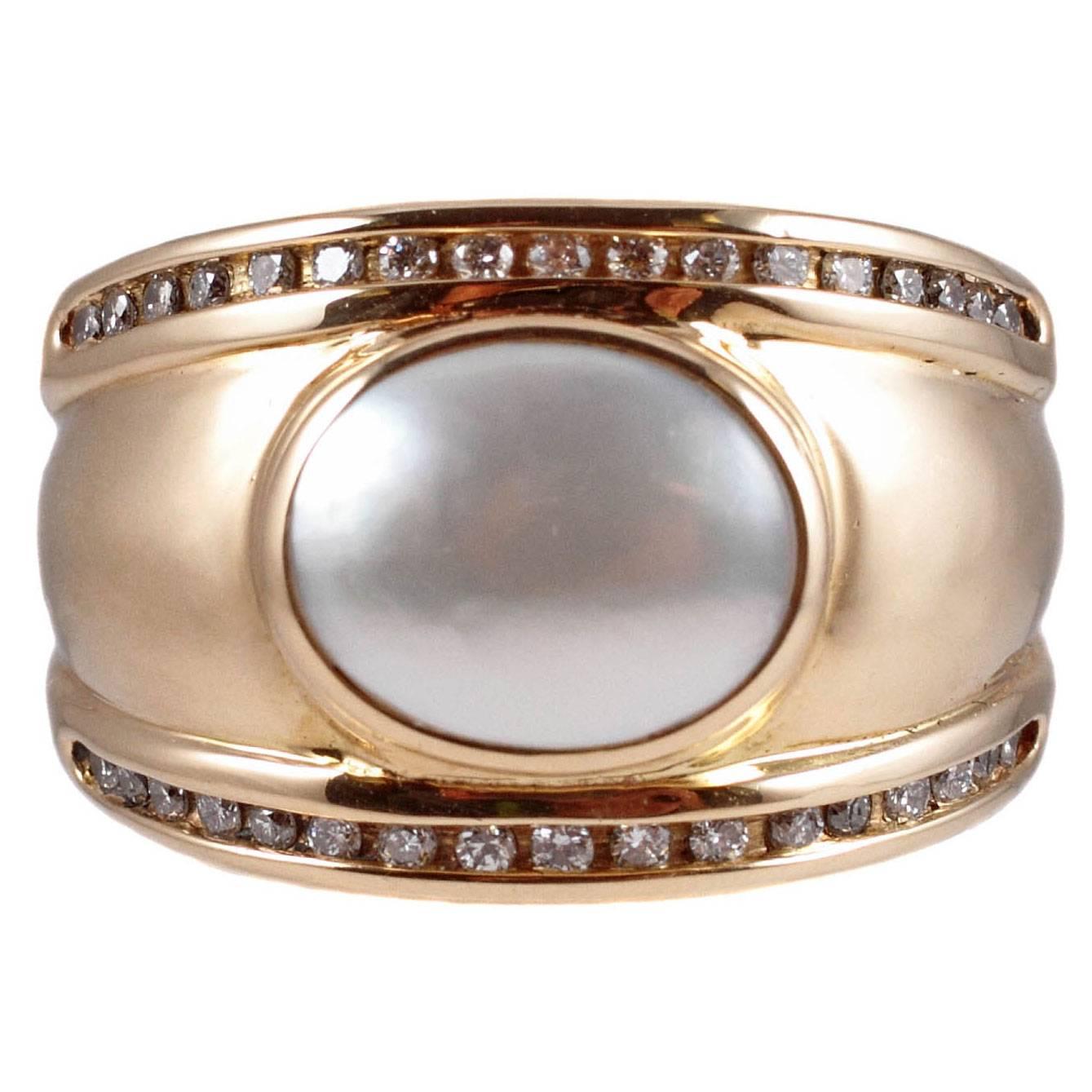 Mother-of-Pearl Diamond Gold Ring