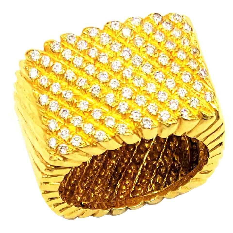 Henry Dunay 2 Carats of Diamonds Crème de la Crème Gold Hammered Finished Ring For Sale