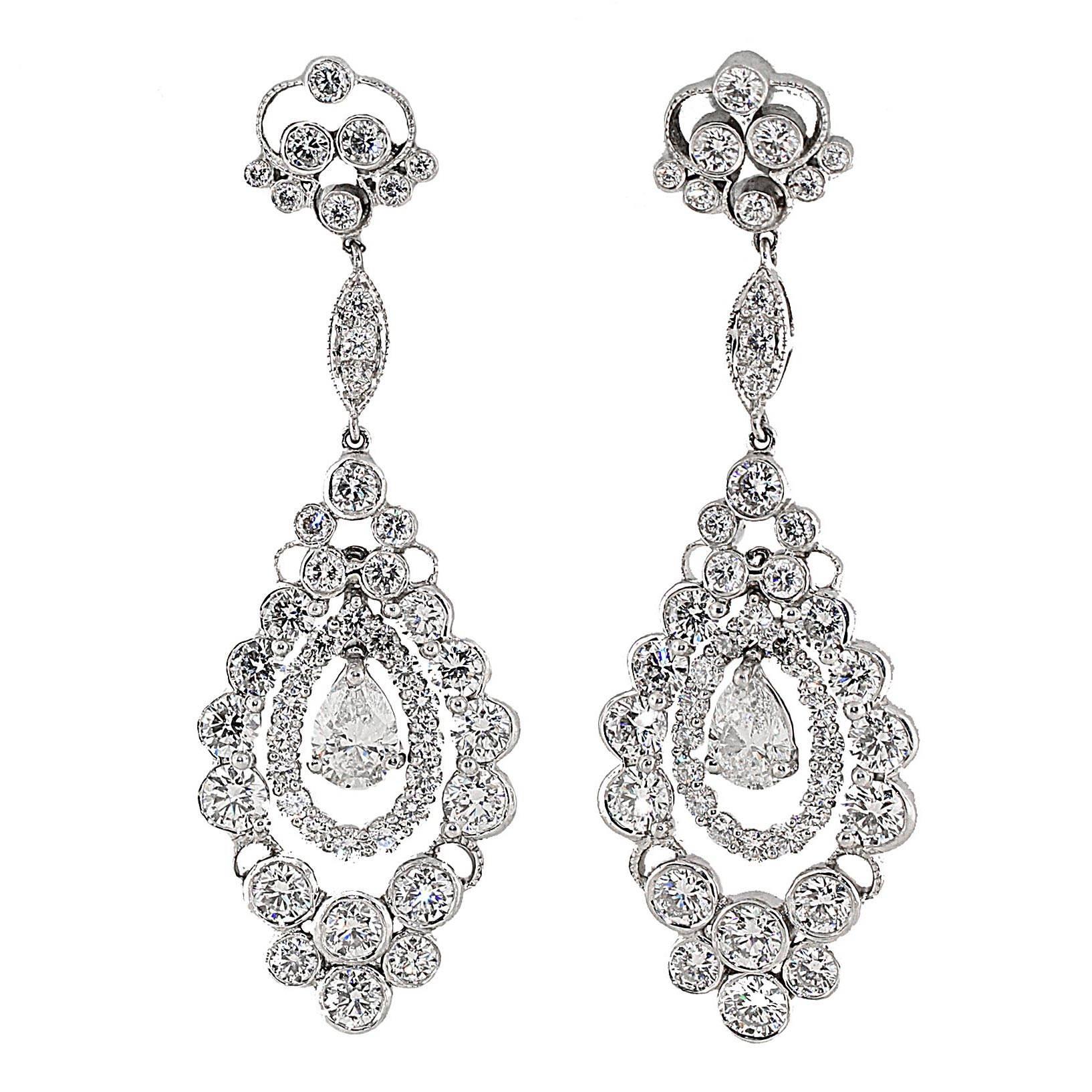 Boucles d'oreilles chandelier Art déco à diamants en vente