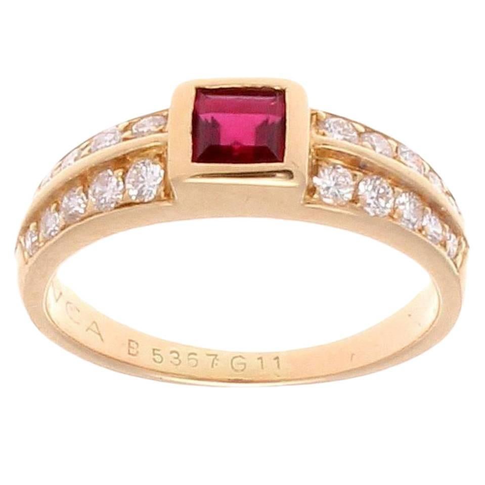 Van Cleef & Arpels Ruby Diamond Gold Ring