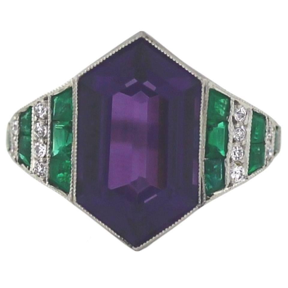 1900s Art Deco Amethyst Emerald Diamond Platinum Ring