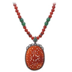 Collier de perles d'agate et d'onyx sculptées avec diamants en argent