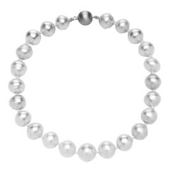 Élégant collier de perles des mers du Sud en or 18 carats