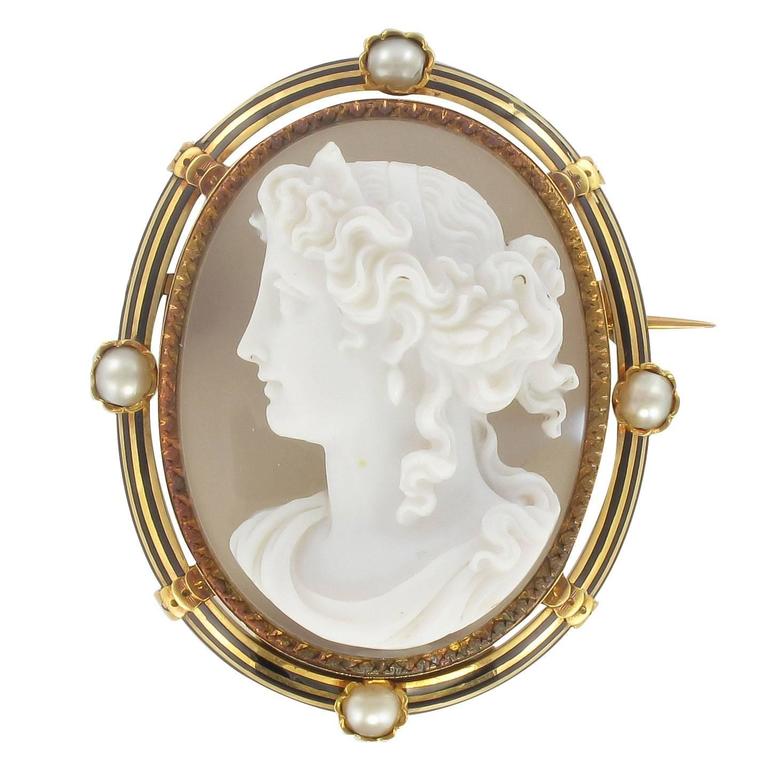 Antique Victorian Gold Agate Cameo Brooch at 1stdibs