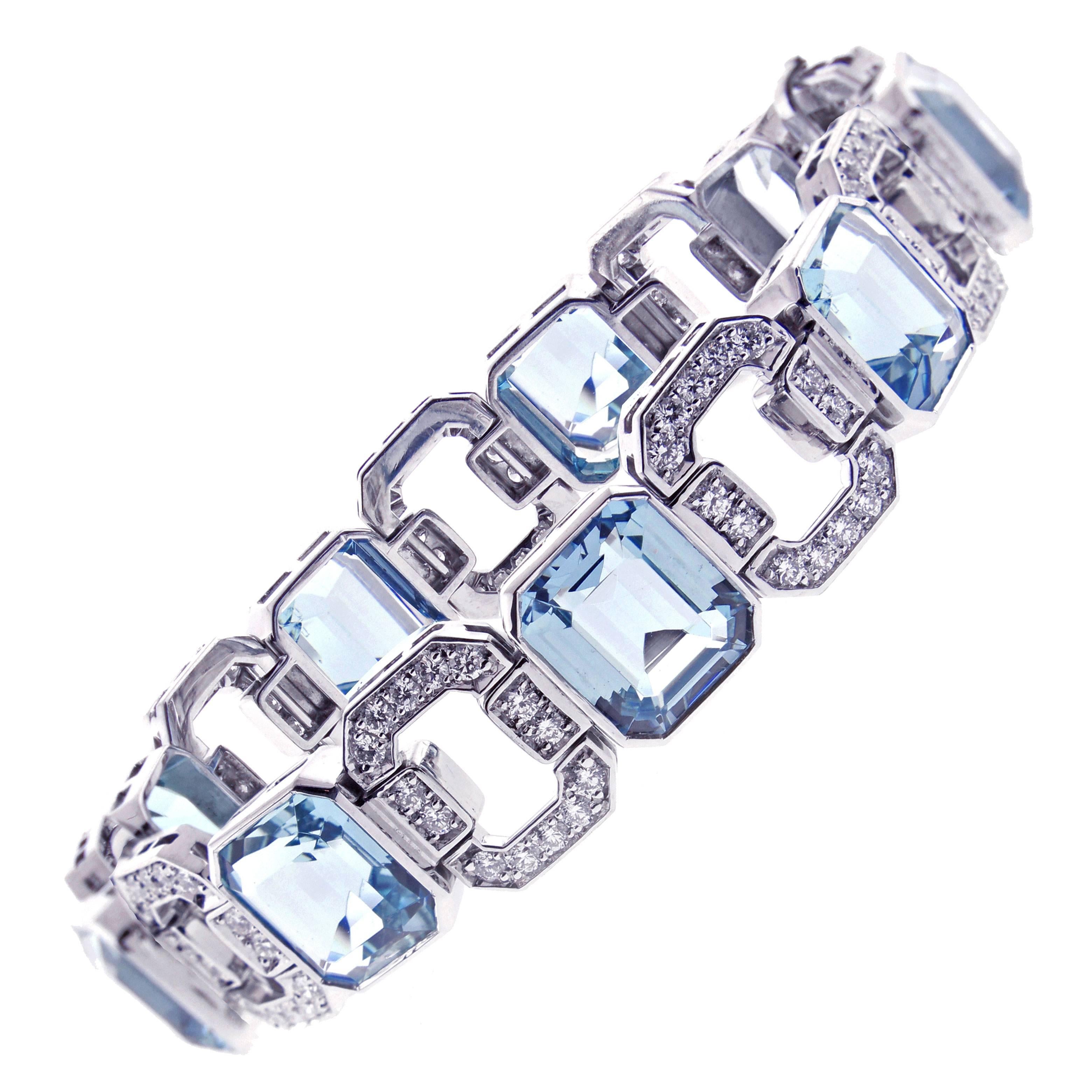 Important Aquamarine and Diamond Bracelet For Sale