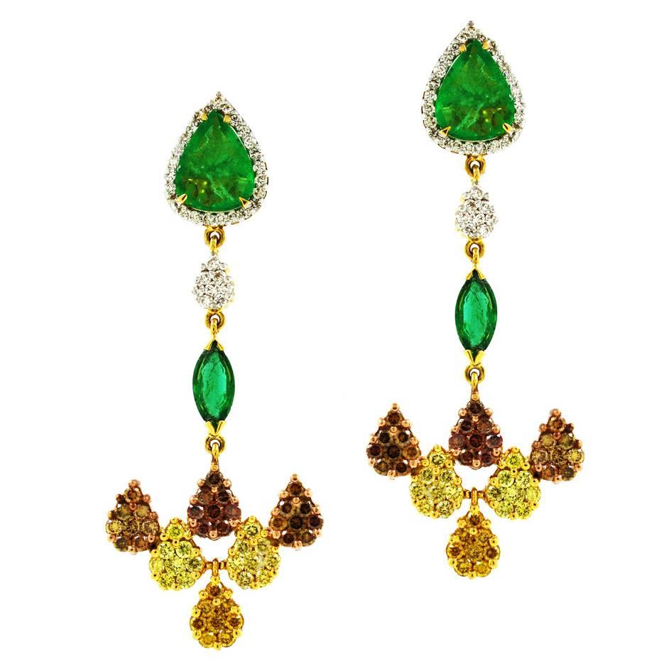 Emerald Color Diamond Earrings in 18k gold For Sale