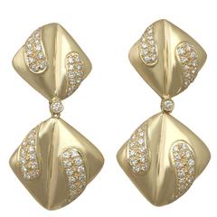 1970s 1.05 Carat Diamond and Yellow Gold Drop Earrings