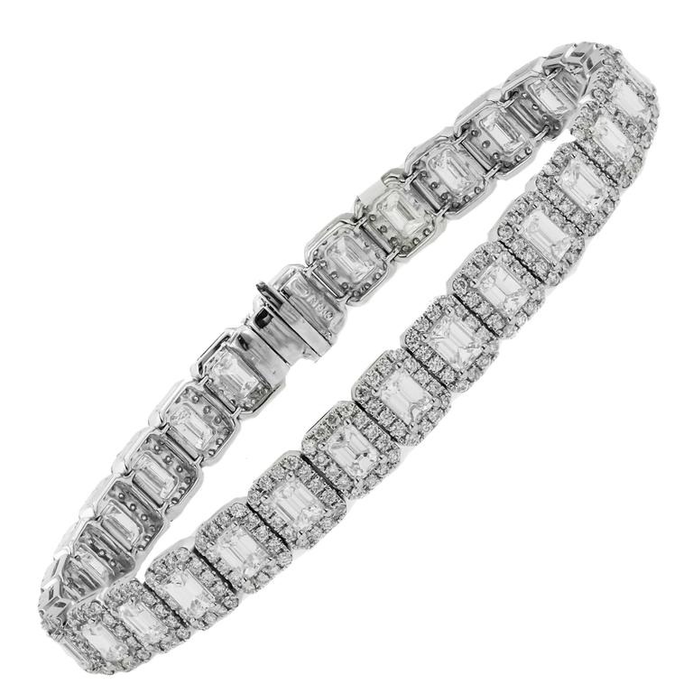Remarkable Emerald Cut Diamond Bracelet For Sale
