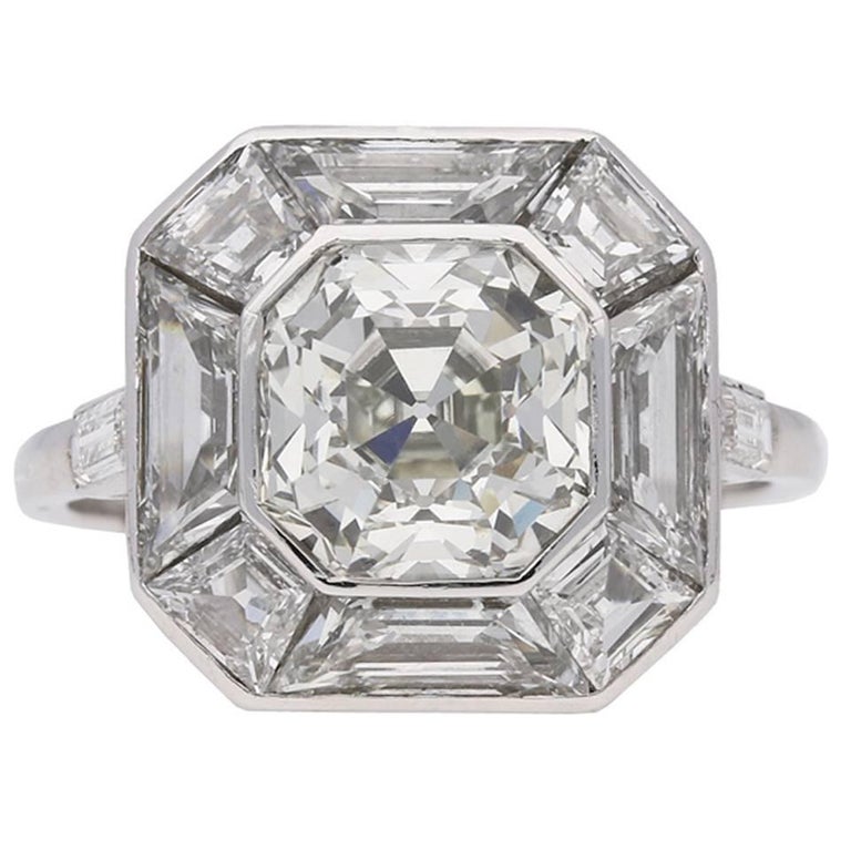 Art Deco Asscher cut diamond cluster ring, English, circa 1930. For Sale