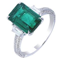 2.57 carat Green Emerald Diamond Ring