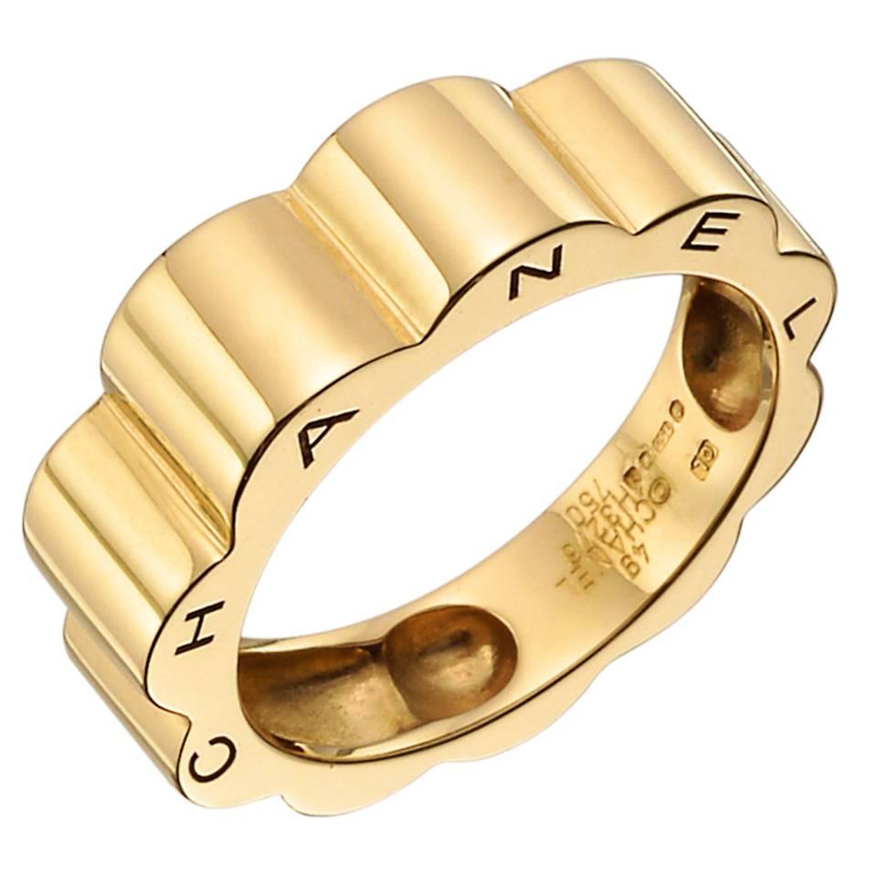 Chanel ​Yellow Gold "Profil de Camellia" Band Ring