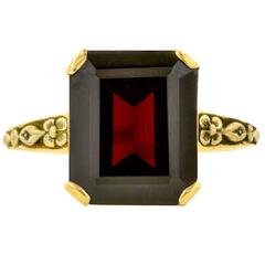 Vintage 1930s 6.30 Carat Garnet Gold Flower Motif Ring