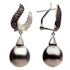 Tahitian Cultured Pearl with Black and White Diamonds