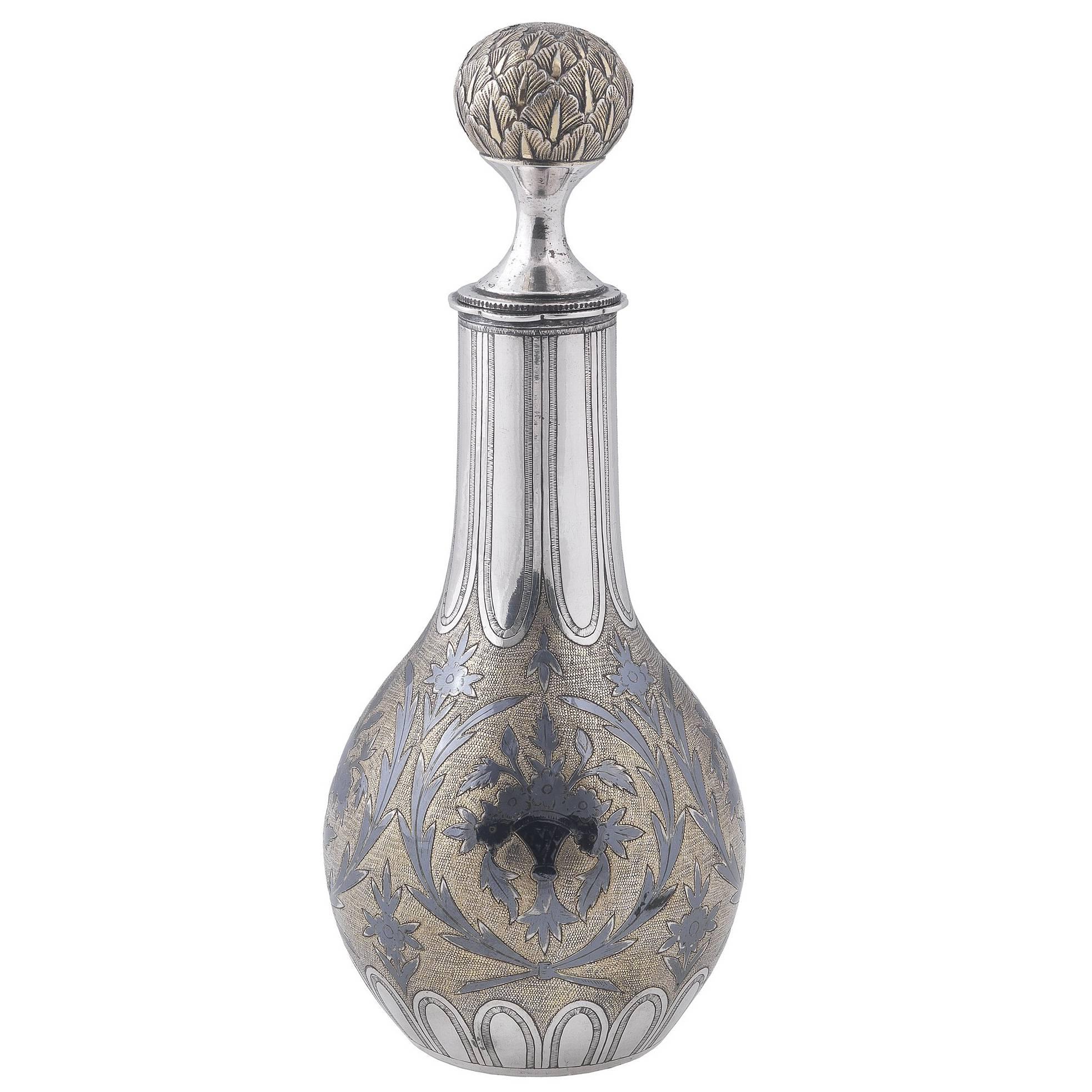 Russische vergoldete Niello-Duftflasche aus Silber