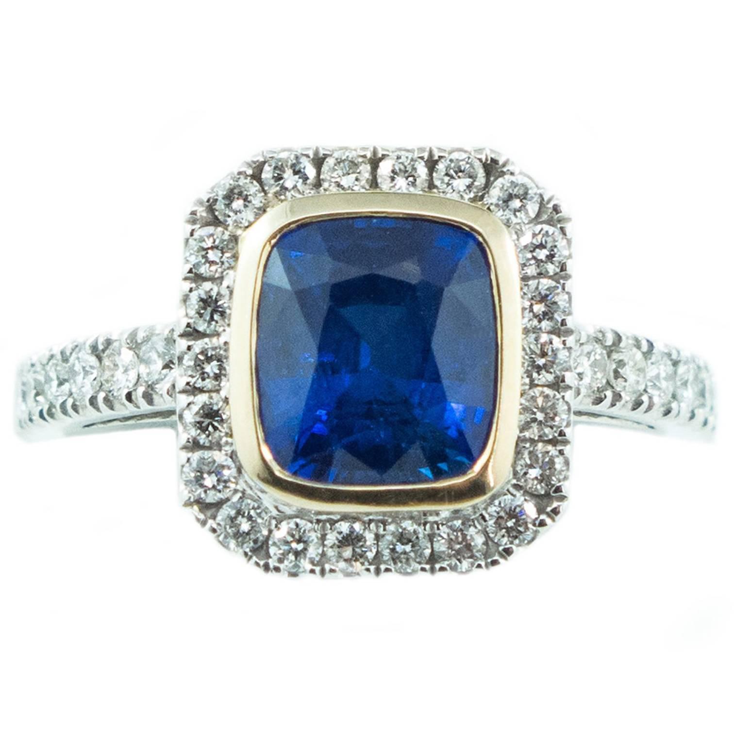 Brilliant Cut Sapphire Diamond and Gold Ring For Sale
