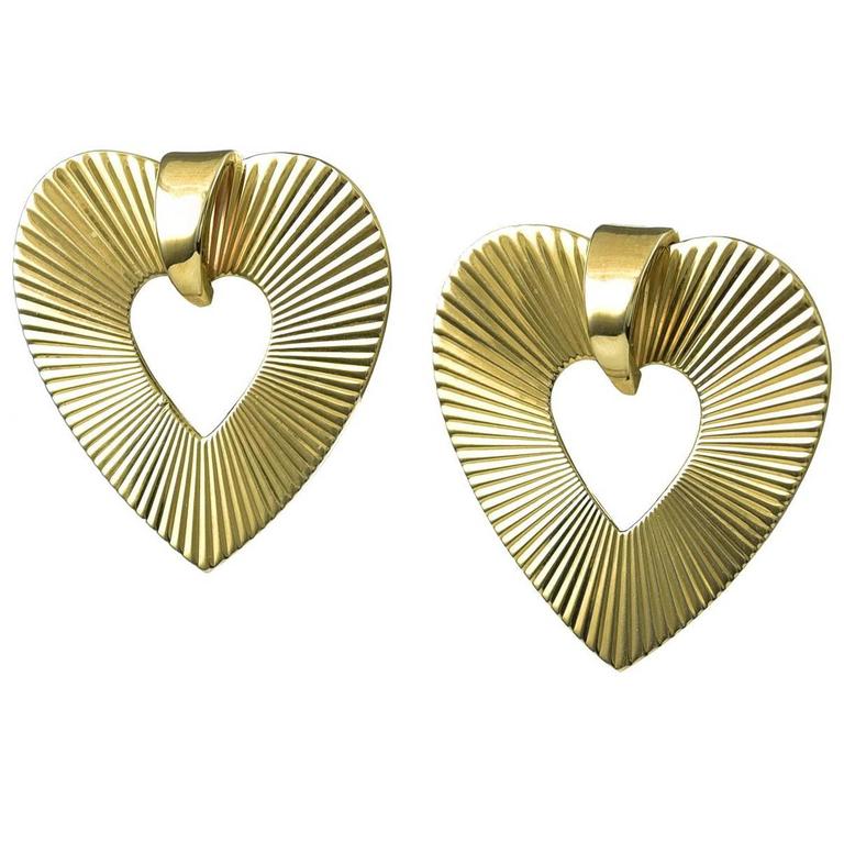 Retro Gold Heart Earrings For Sale at 1stdibs