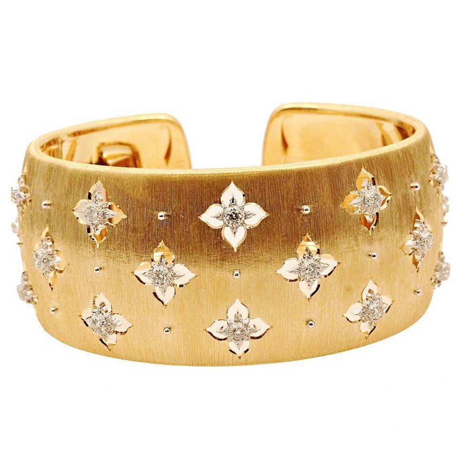 Buccellati Icona Collection Macri Cuff Bracelet with Diamonds For Sale