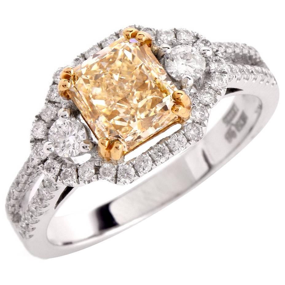 Art Deco Fancy Light Yellow 2.57cts Diamond Gold Engagement Ring For