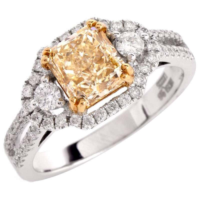 Art Deco Fancy Light Yellow 2.57cts Diamond Gold Engagement Ring For