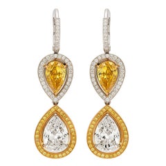 Boucles d'oreilles en or jaune vif avec diamants fantaisie de couleur GIA