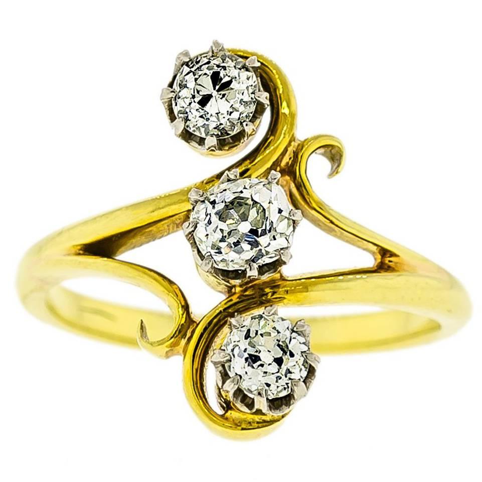  Delightful Art Nouveau Diamond  18K Yellow Gold Ring For Sale