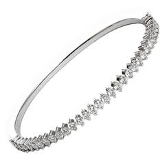Beautiful Diamond Gold Hinged Bangle Bracelet 12