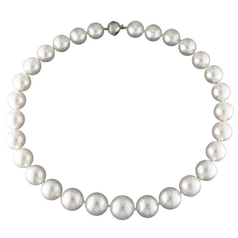 Elegant South Sea Pearl Necklace For Sale at 1stDibs