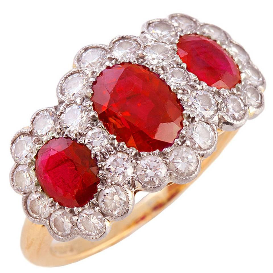 2.89 Carat Ruby, 1.05 Carat Diamond, 18 Karat Gold Flower Ring For Sale