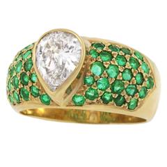 London Chic 1.60 Carat Diamond and Emerald Gold Ring 5