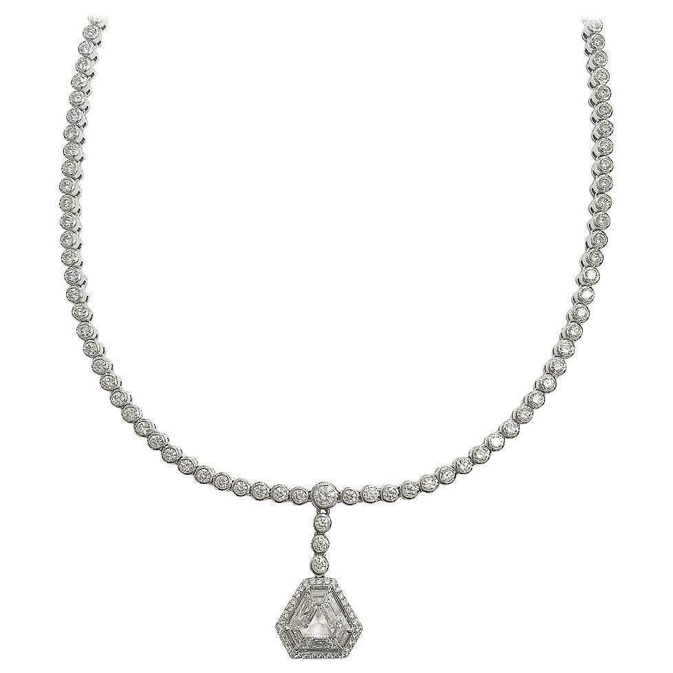 White gold Necklace set with diamonds. For Sale