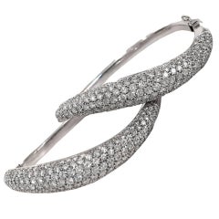 Pair of 11.76 Carat Diamond 18k Outstanding Cuff Bracelets