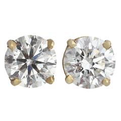 0.67 ct Diamond and Yellow Gold Stud Earrings 10