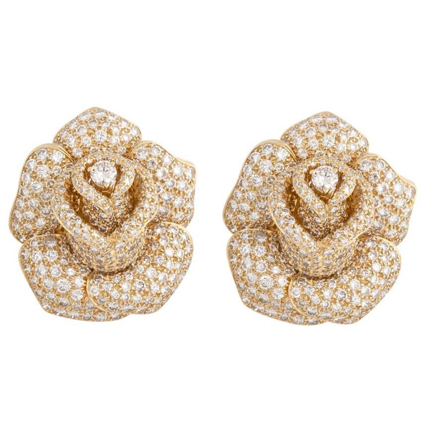 Giovane Rose Pavé Diamond Earrings in 18K Gold