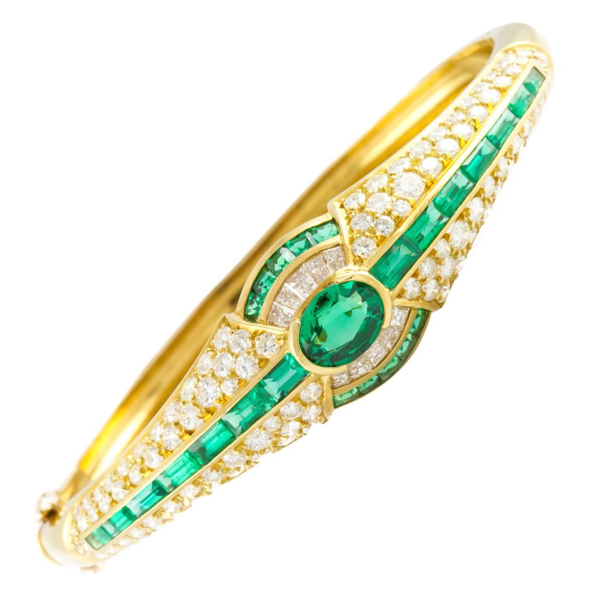 Emerald Diamond Gold Hinged Bangle Bracelet For Sale