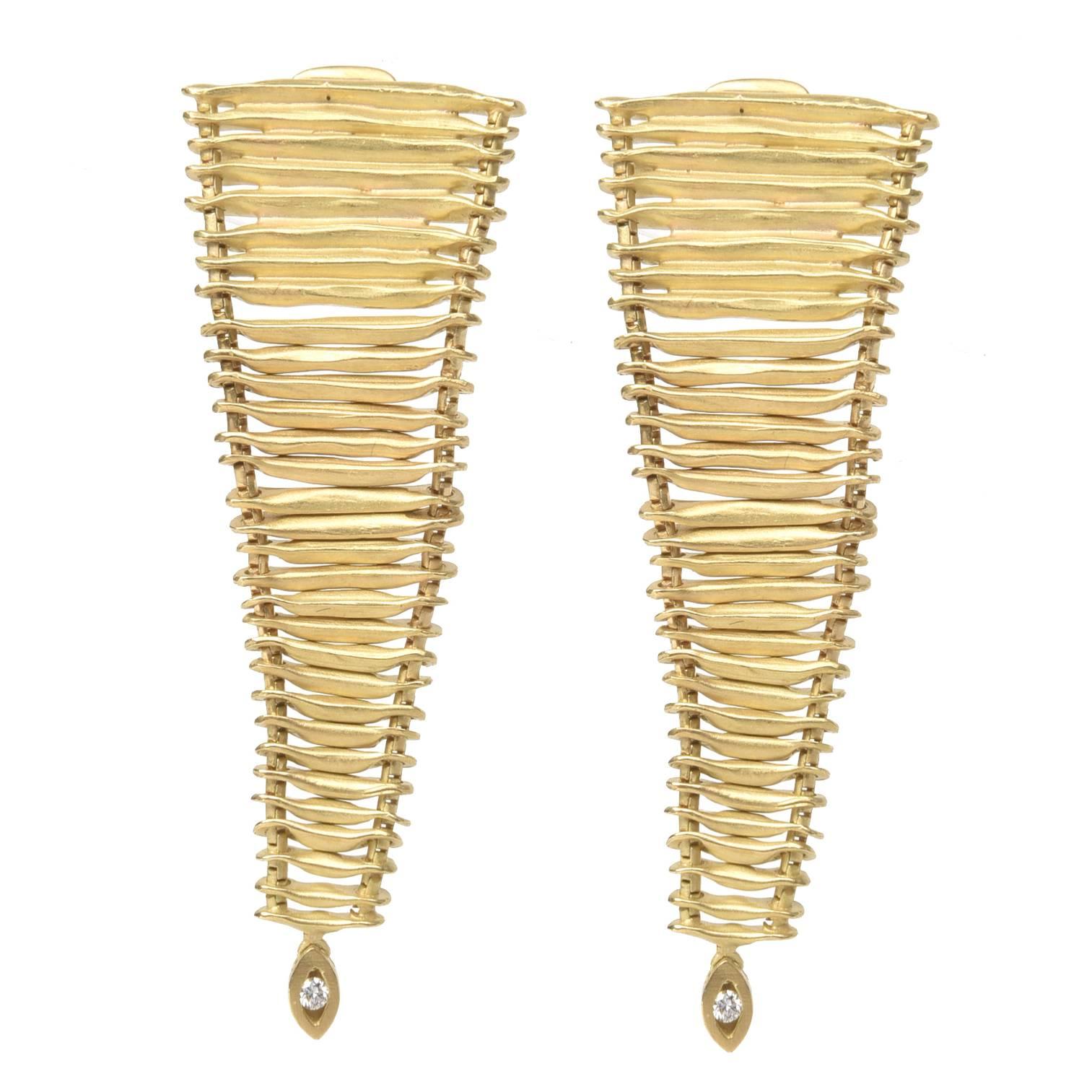Indiado by H Stern Long Handcrafted Dangling Diamond Gold Earrings 