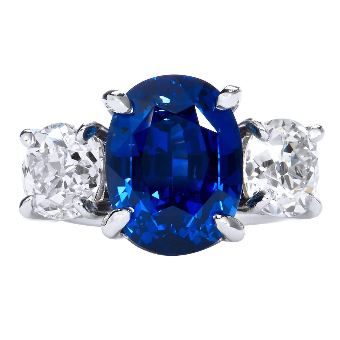 Bague en platine avec saphir bleu vif de 10,16 carats certifié par le GIA et diamants, taille 5,5 en vente