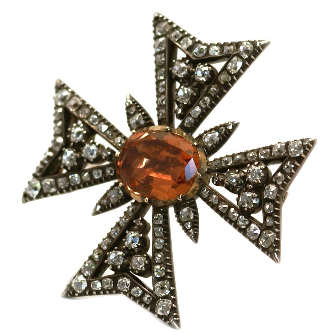 Broche ancienne croix de Malte en diamants et topaze impériale 