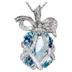 Outstanding 34.05 Carat Aquamarine Diamond Gold Bow Pendant Heirloom Necklace