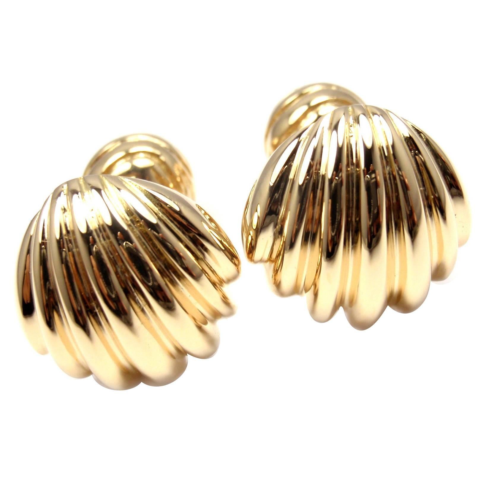 Tiffany & Co. Scalloped Shell Gold Cufflinks 