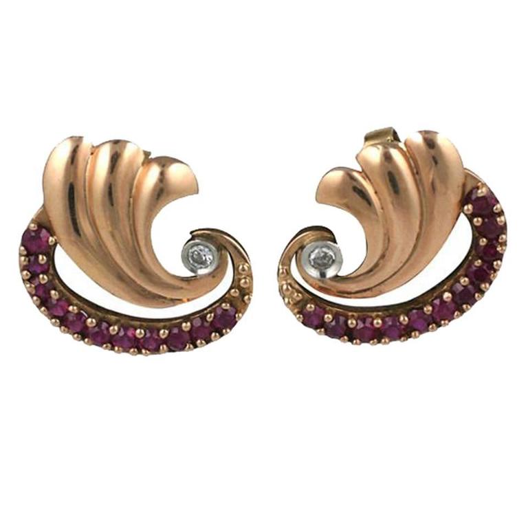 Retro Rubin-Diamant-Ohrringe aus zweifarbigem Gold mit Schnörkeln