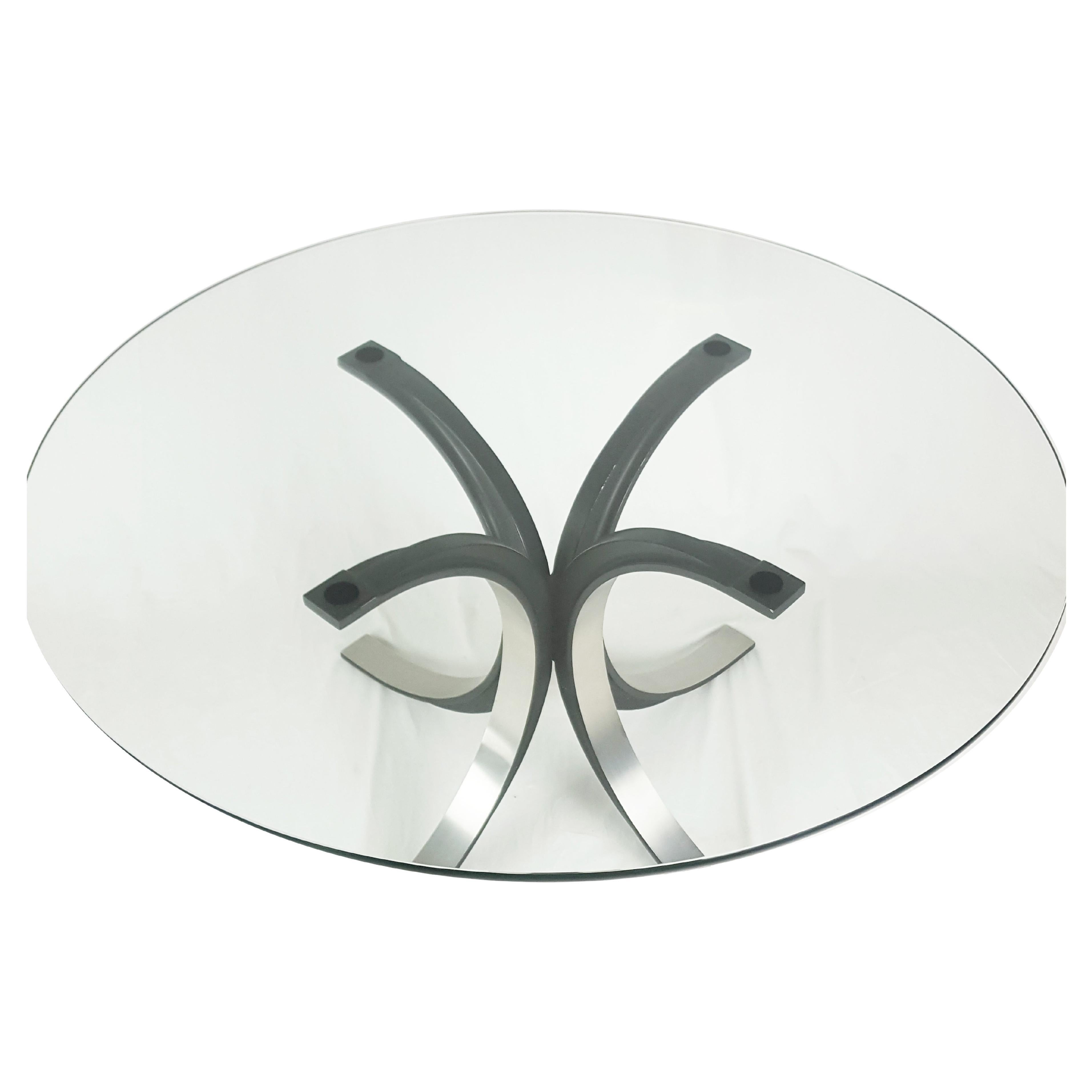 Tempered smoked glass table top for mod. T69 table designed by E. Gerli and O. Borsani and produced by Tecno.
The glass has been ground to allow perfect positioning with the legs in cast aluminum.