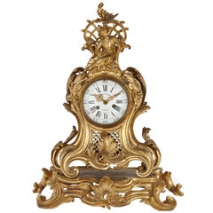 Pendule de cheminée Louis XV en bronze doré par Charles du Tertre, de style Chinoiserie