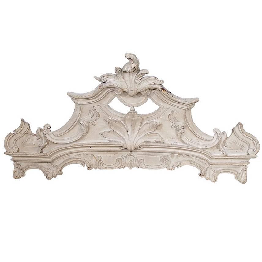 19th Century Louis XV Cache Rideaux Wooden Cornice