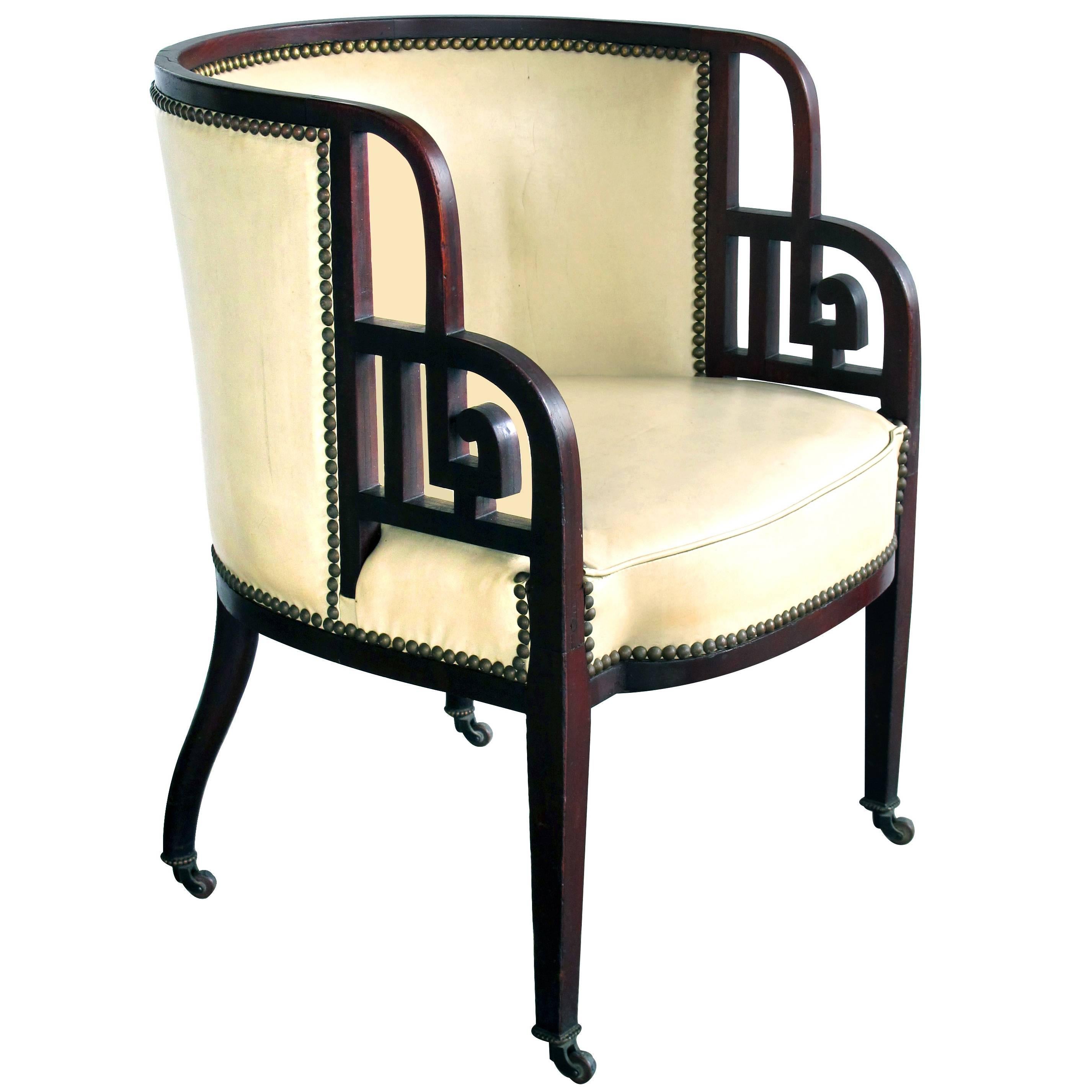 Rare chaise autrichienne Art Déco précoce en acajou avec dossier en tonneau ; Josef Hoffmann