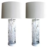 Paire de lampes américaines cylindriques en verre avec décoration en bambou appliquée